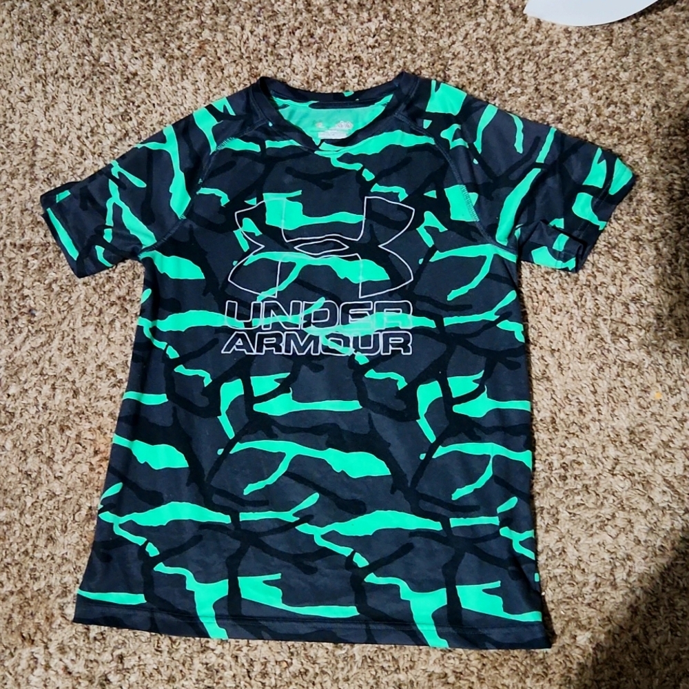 Large under armour tee